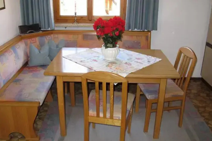 Room 5 of 12