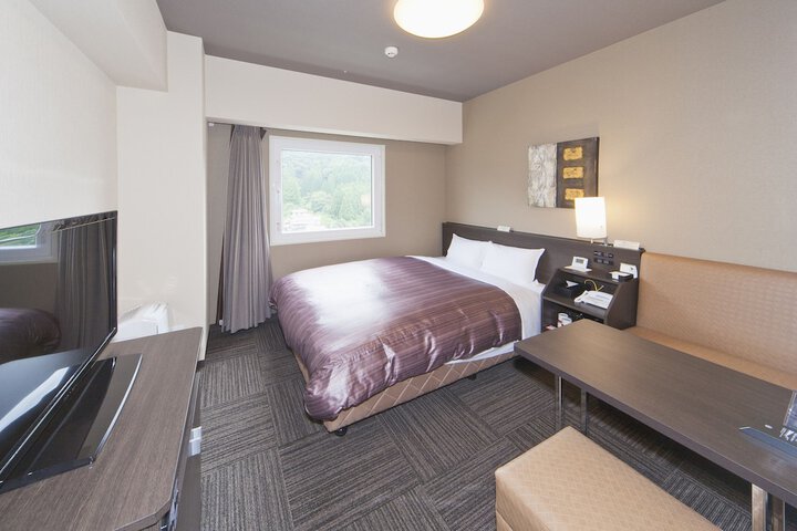 Room 5 of 37
