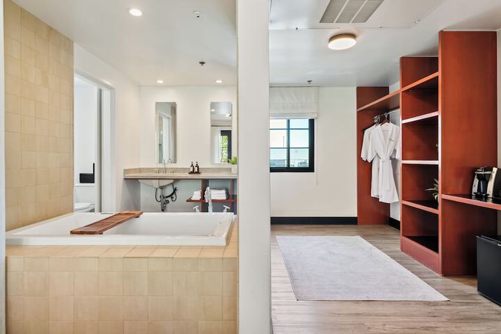 Jetted tub