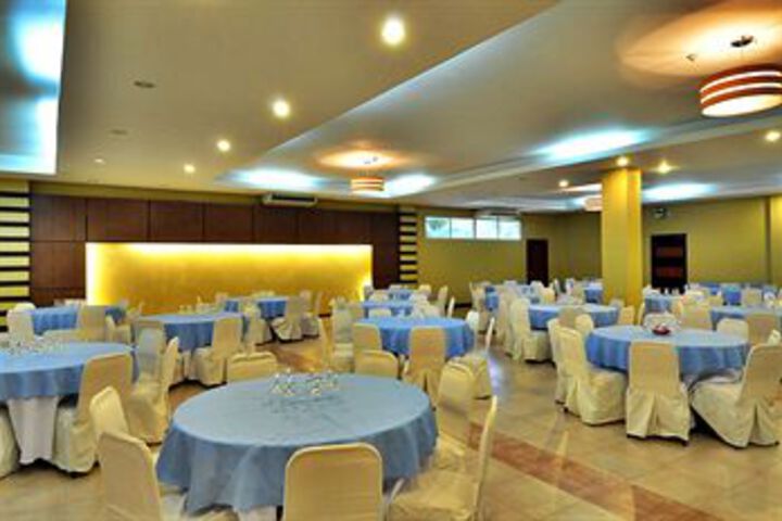 Ballroom/Hall 2 of 32