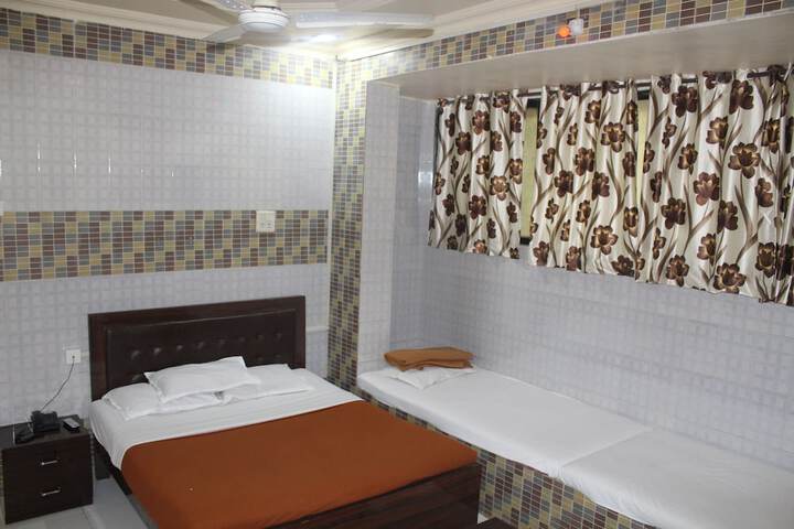 Room 17 of 28