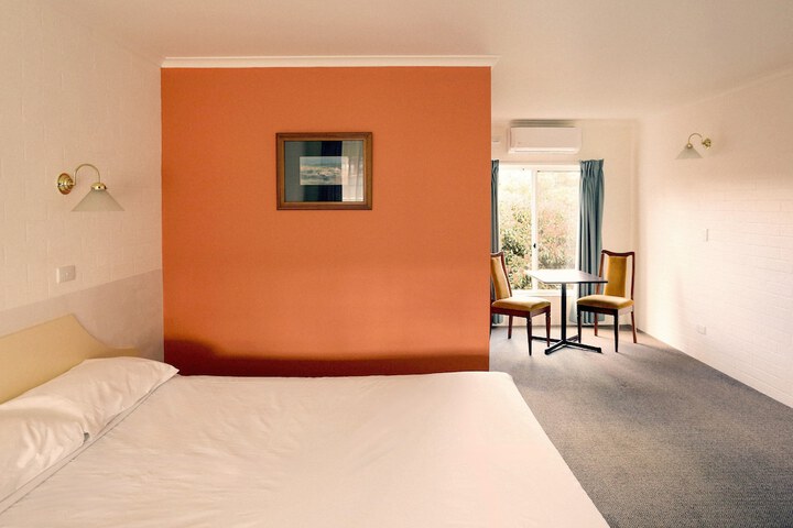 Room 12 of 38