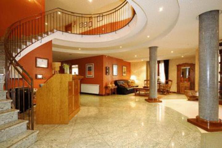 Hotel Pirineos