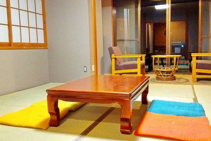 Room 28 of 76