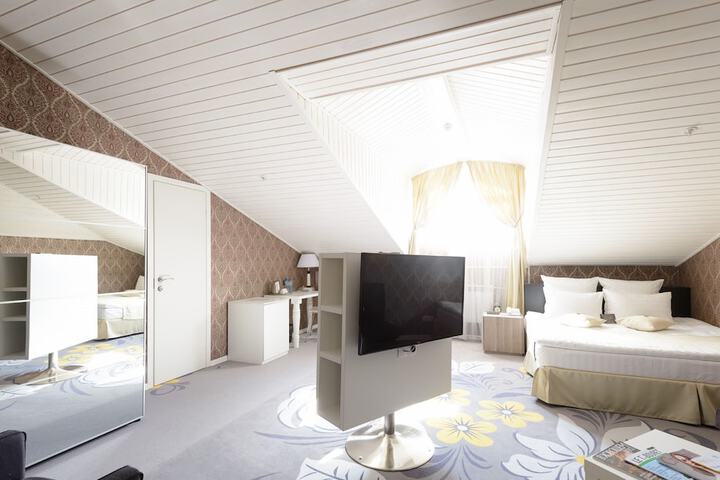 Room 22 of 49