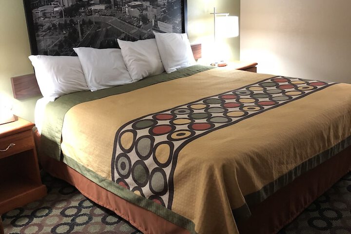 1 King Bed (6 of 9)