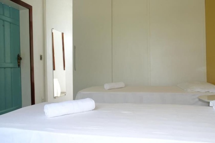 Room 10 of 76