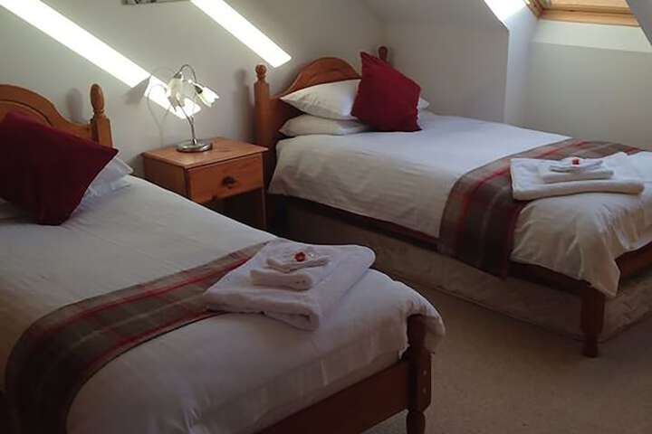 Room 4 of 76