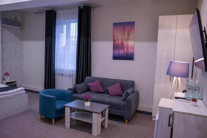 Room 10 of 76