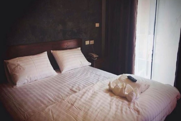 Room 11 of 24