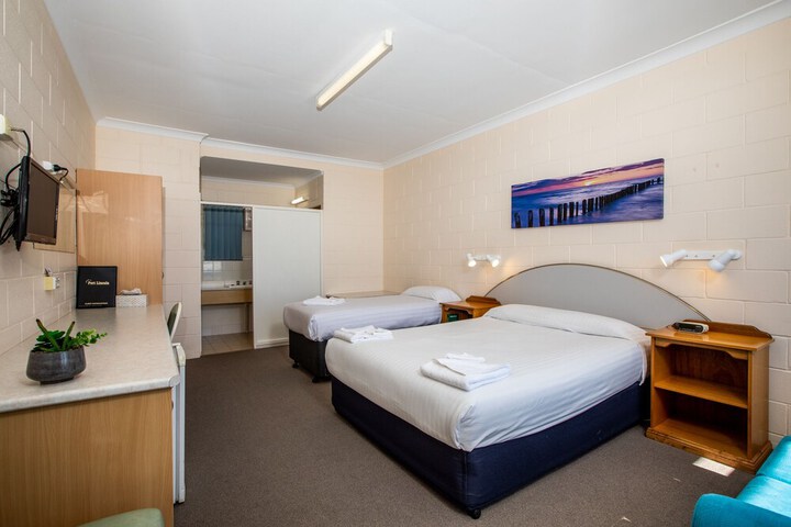Room 5 of 24