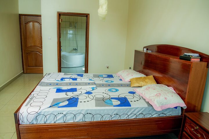 Room 32 of 38