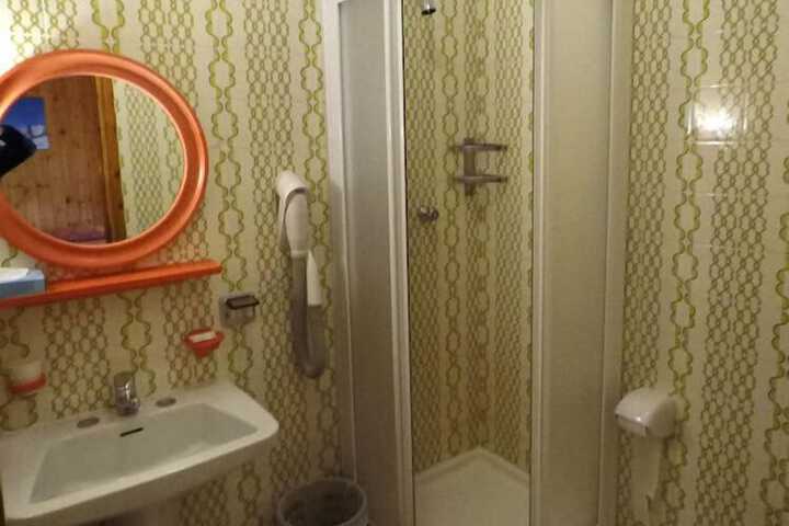 Room 54 of 63