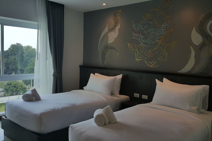Room 6 of 77