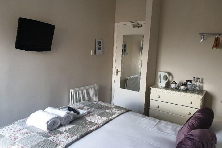 Room 9 of 34
