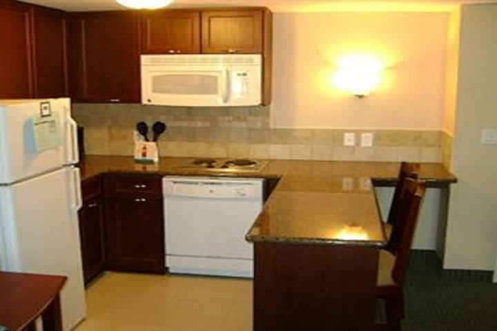 1 Queen Bed Studio Suite Studio Full Kitchen (3 of 14)
