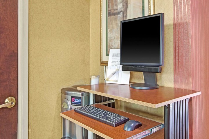 Business Center 43 of 45