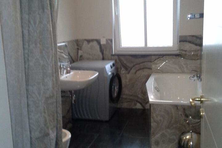 Room 64 of 78