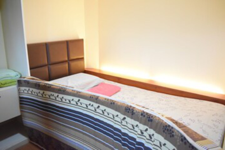 Room 68 of 96