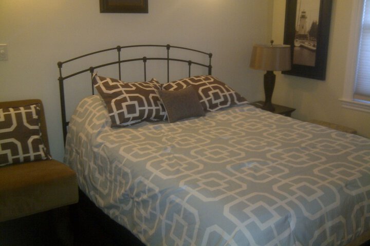 Room 3 of 100