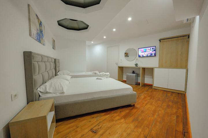 Room 25 of 98