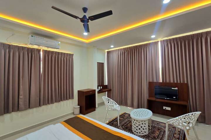 Room 13 of 24