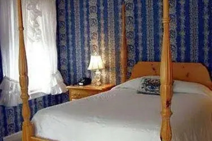 HARBOR HOUSE INN