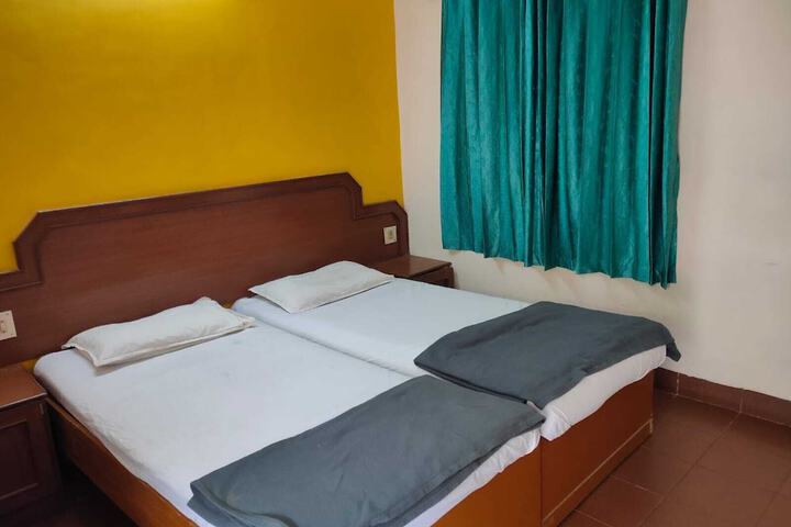Room 10 of 25