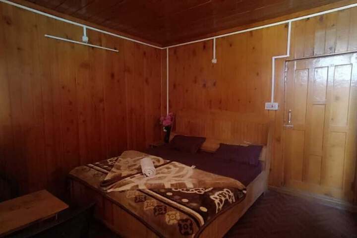 Room 5 of 7