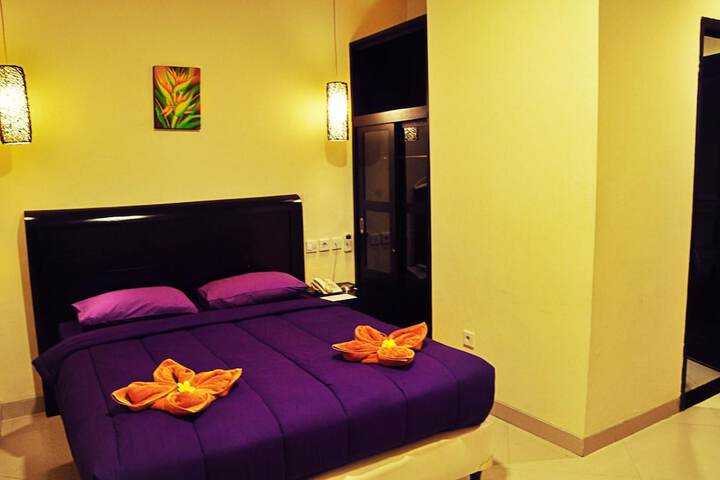 Room 8 of 28