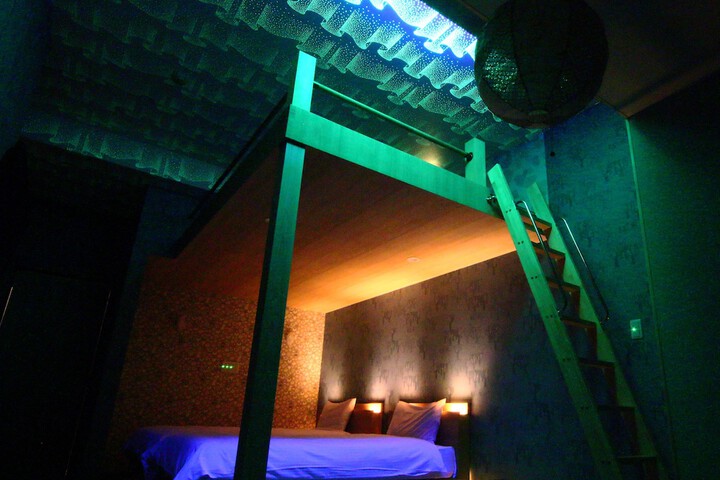 Room 12 of 66