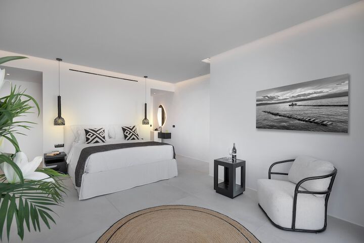 Room 34 of 227