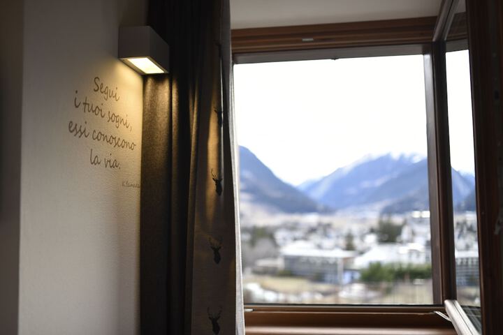 Room 6 of 48
