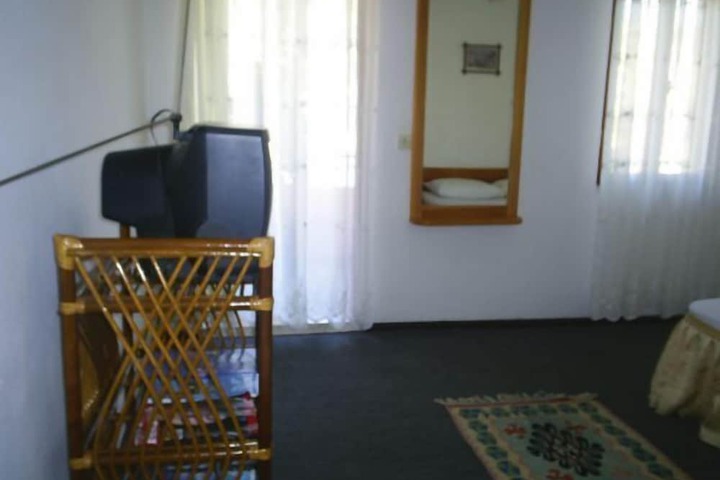 Room 11 of 19
