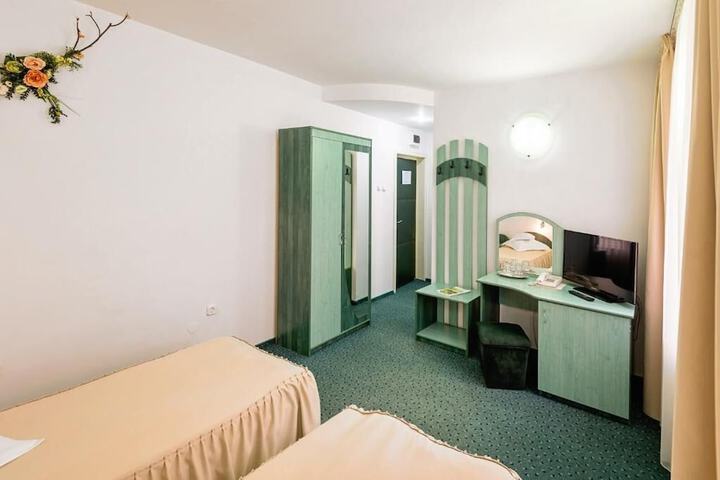 Room 6 of 22