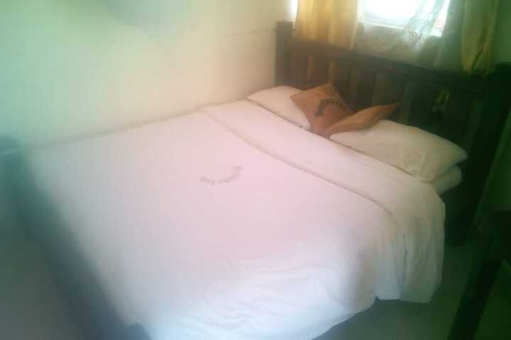 Room 6 of 18