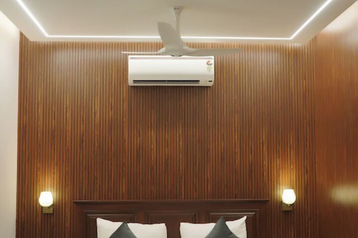 Room 16 of 38