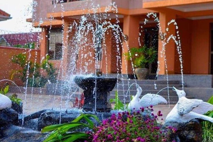 Hotel Exterior 61 of 76