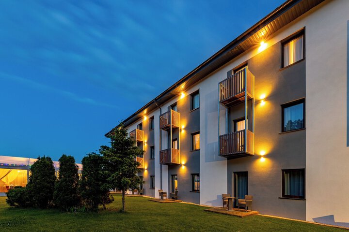 Hotel Exterior 61 of 61