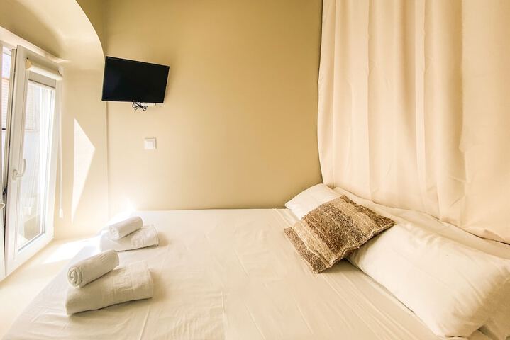 Room 6 of 35