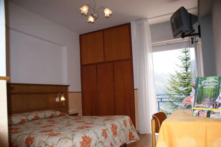 Room 3 of 25