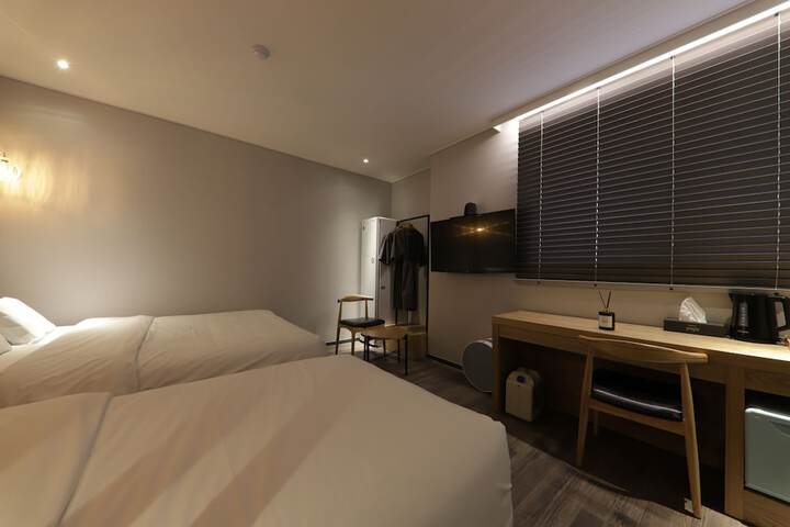 Room 23 of 64