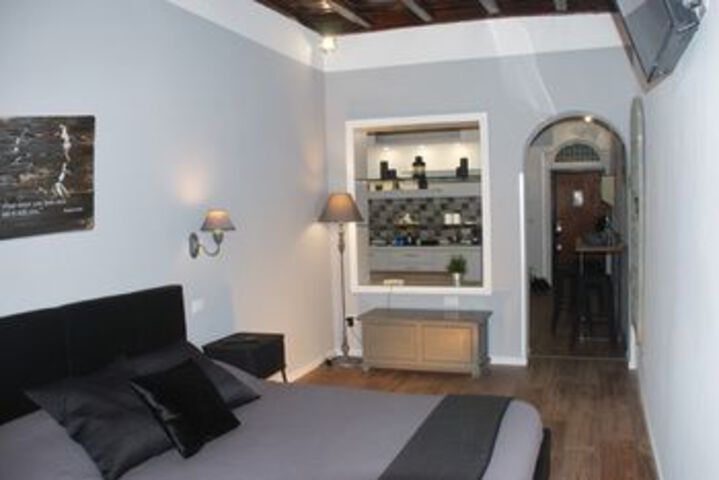 Room 5 of 12