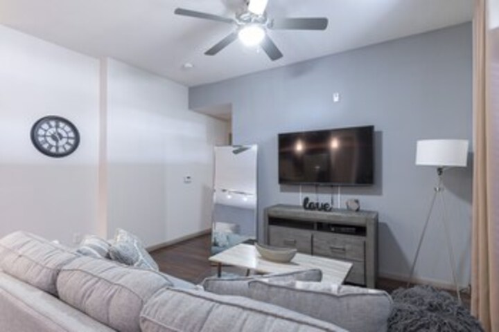Room 8 of 18