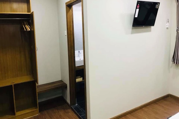 Room 5 of 34