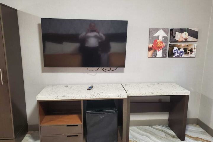 1 King Bed Accessible (4 of 8)