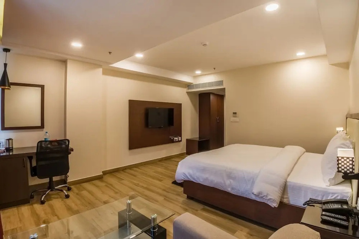 Room 4 of 16
