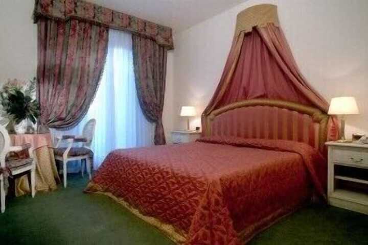 Room 4 of 19