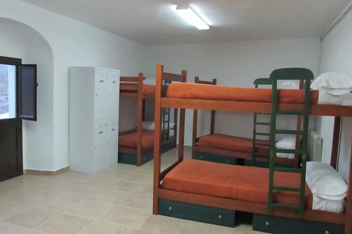 Room 4 of 16