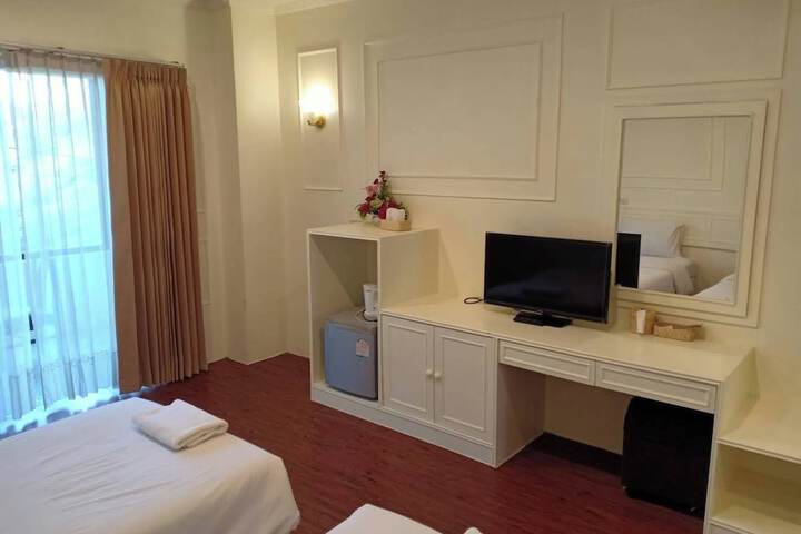 Room 12 of 32